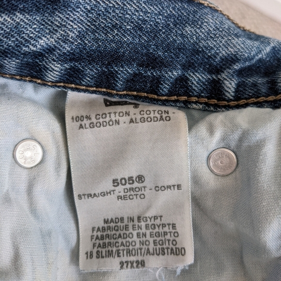 Vintage Levi jean shorts - Picture 2 of 6